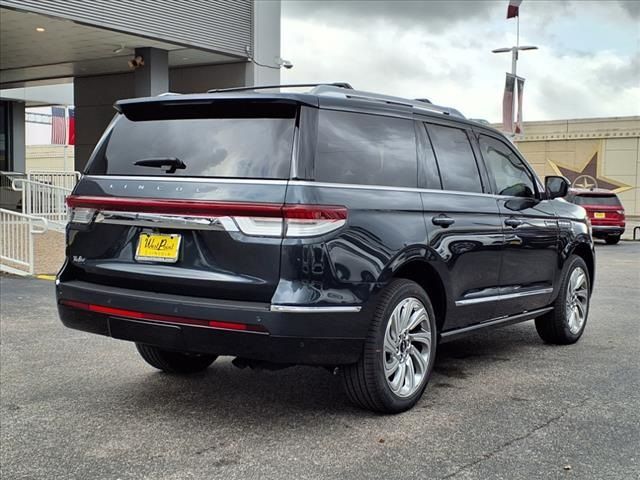 2024 Lincoln Navigator Premiere