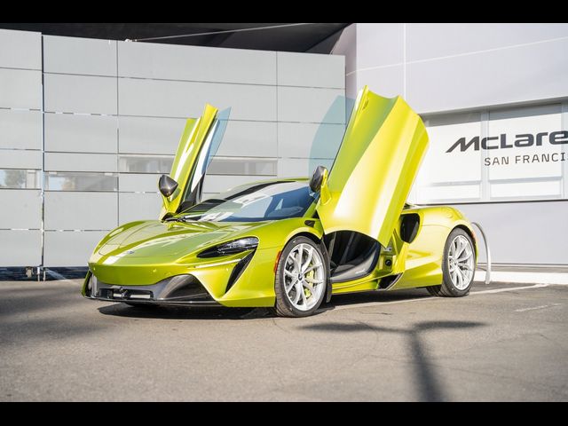 2024 McLaren Artura Performance