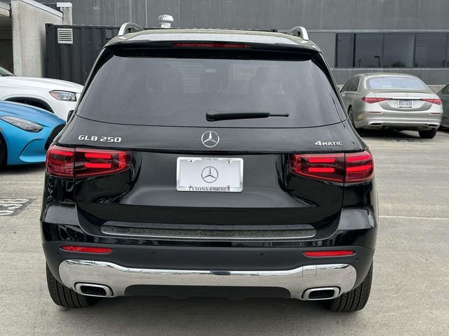 2024 Mercedes-Benz GLB 250