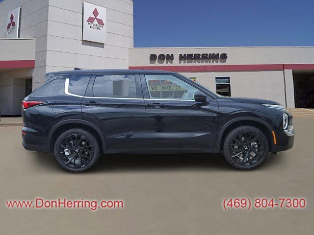 2024 Mitsubishi Outlander SE Black Edition w/Pano Roof