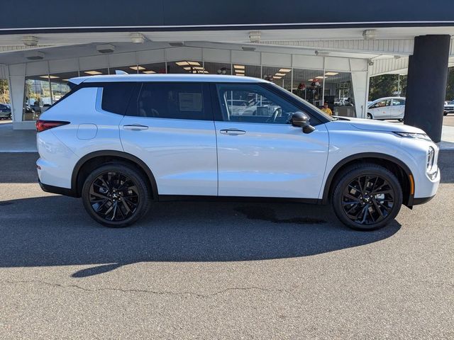 2024 Mitsubishi Outlander SE Black Edition w/Pano Roof