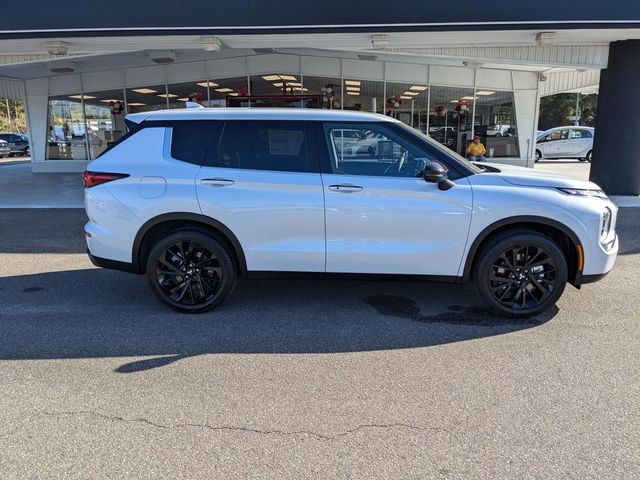 2024 Mitsubishi Outlander SE Black Edition w/Pano Roof