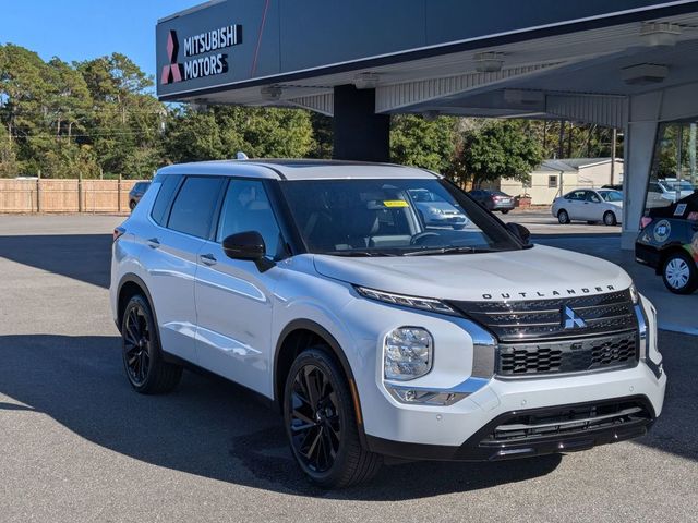 2024 Mitsubishi Outlander SE Black Edition w/Pano Roof