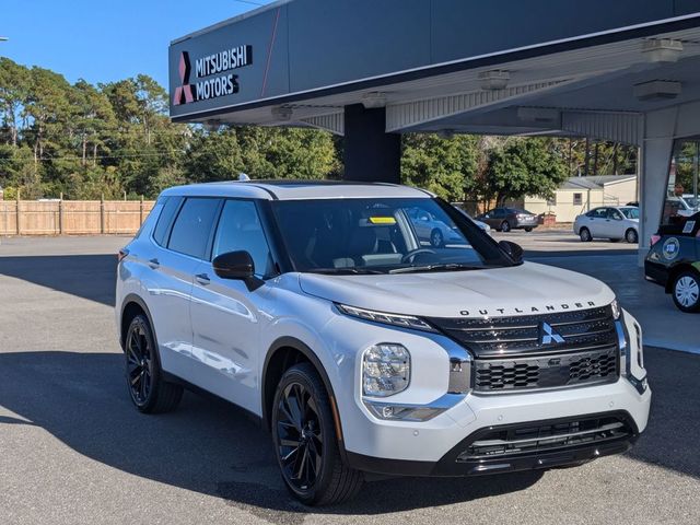 2024 Mitsubishi Outlander SE Black Edition w/Pano Roof