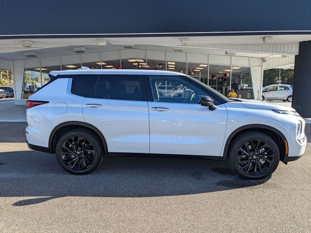 2024 Mitsubishi Outlander SE Black Edition w/Pano Roof