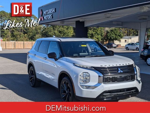 2024 Mitsubishi Outlander SE Black Edition w/Pano Roof