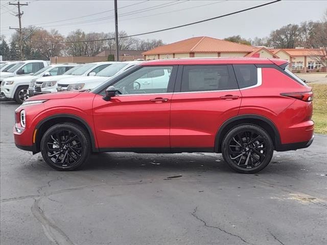 2024 Mitsubishi Outlander SE Black Edition w/Pano Roof