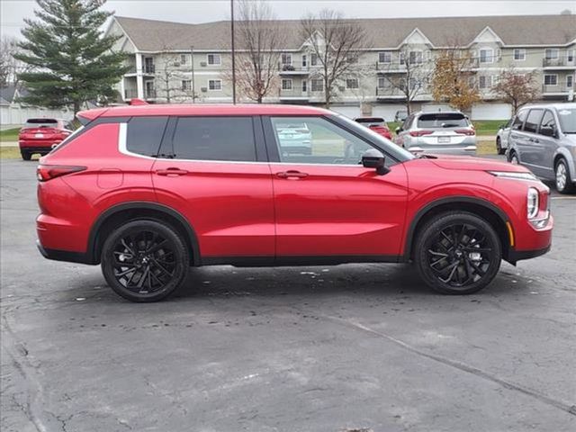 2024 Mitsubishi Outlander SE Black Edition w/Pano Roof