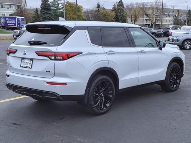 2024 Mitsubishi Outlander SE Black Edition w/Pano Roof