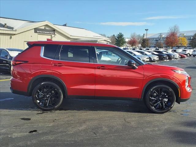 2024 Mitsubishi Outlander SE Black Edition w/Pano Roof