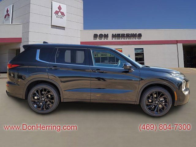 2024 Mitsubishi Outlander SE Black Edition w/Pano Roof