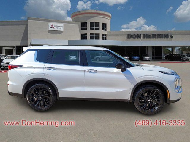 2024 Mitsubishi Outlander SE Black Edition w/Pano Roof