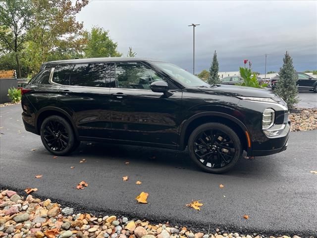 2024 Mitsubishi Outlander SE Black Edition w/Pano Roof