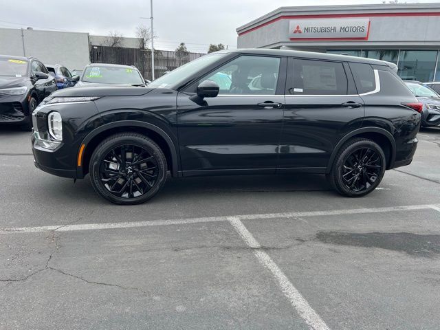 2024 Mitsubishi Outlander SE Black Edition w/Pano Roof