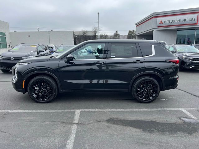 2024 Mitsubishi Outlander SE Black Edition w/Pano Roof