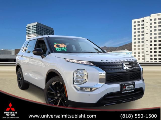 2024 Mitsubishi Outlander SE Black Edition w/Pano Roof