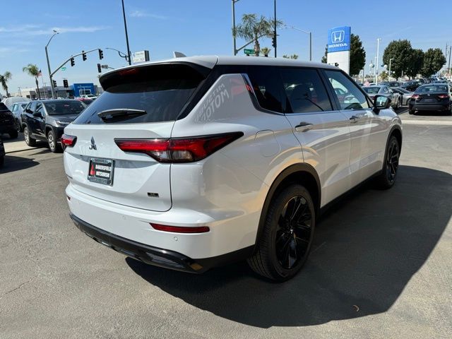 2024 Mitsubishi Outlander SE Black Edition w/Pano Roof