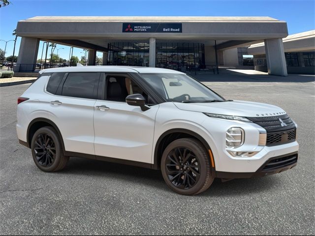 2024 Mitsubishi Outlander SE Black Edition w/Pano Roof