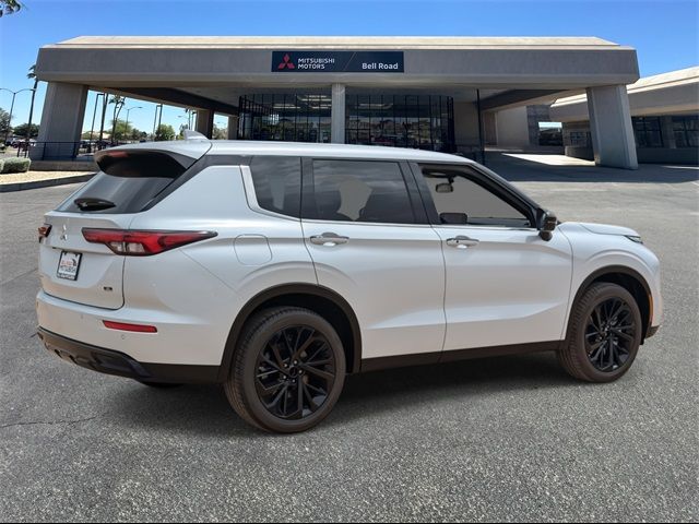 2024 Mitsubishi Outlander SE Black Edition w/Pano Roof