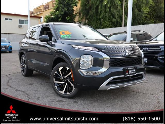 2024 Mitsubishi Outlander SE Black Edition w/Pano Roof