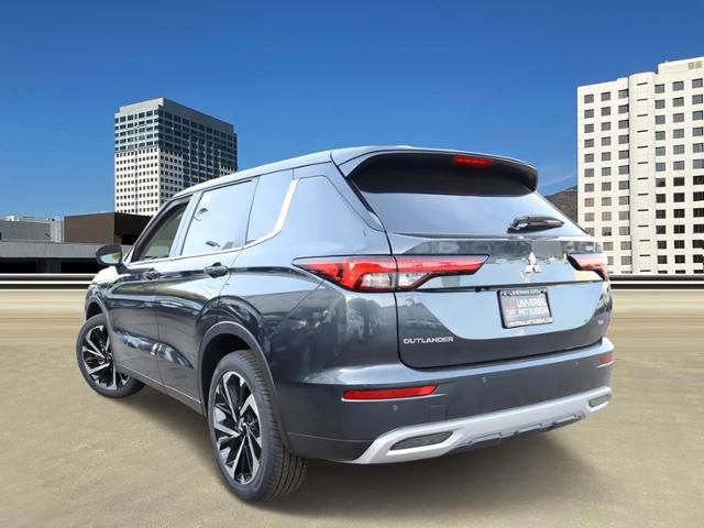 2024 Mitsubishi Outlander SE Black Edition w/Pano Roof