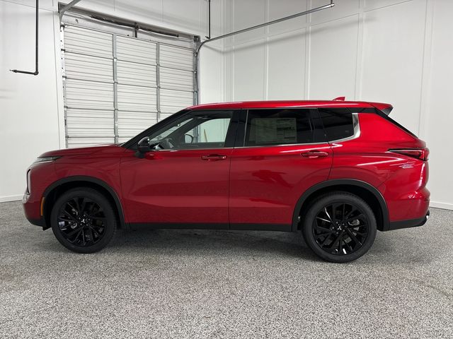 2024 Mitsubishi Outlander SE Black Edition w/Pano Roof