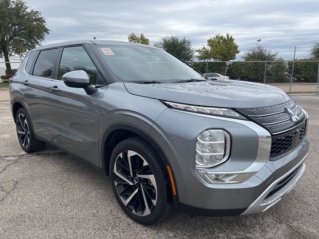 2024 Mitsubishi Outlander SE Black Edition w/Pano Roof