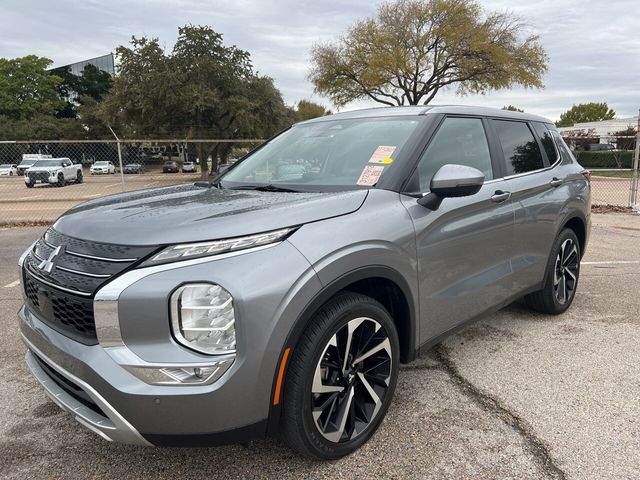 2024 Mitsubishi Outlander SE Black Edition w/Pano Roof