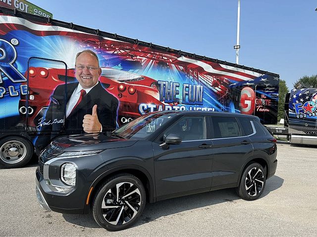 2024 Mitsubishi Outlander SE Black Edition w/Pano Roof