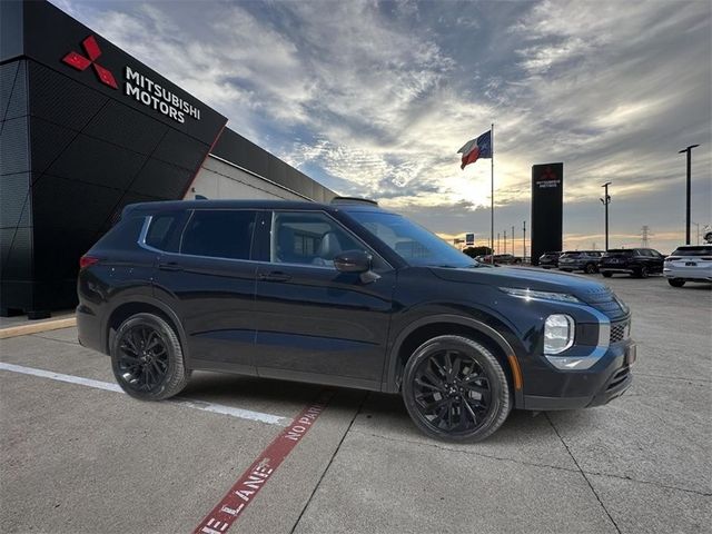 2024 Mitsubishi Outlander SE Black Edition w/Pano Roof