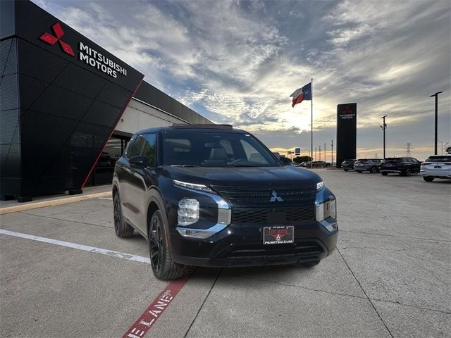 2024 Mitsubishi Outlander SE Black Edition w/Pano Roof