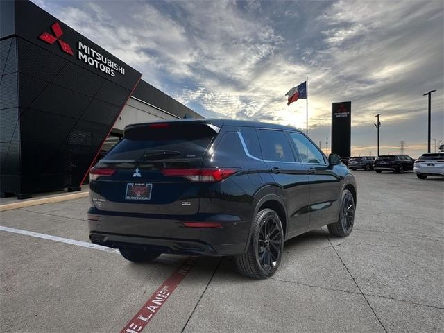 2024 Mitsubishi Outlander SE Black Edition w/Pano Roof