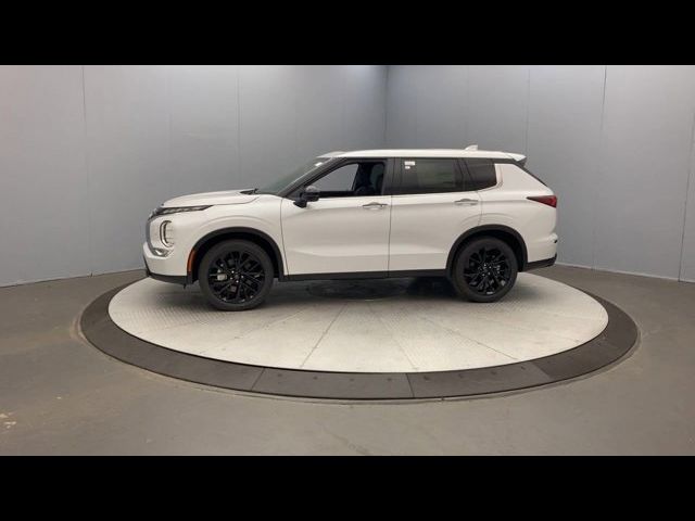 2024 Mitsubishi Outlander SE Black Edition w/Pano Roof