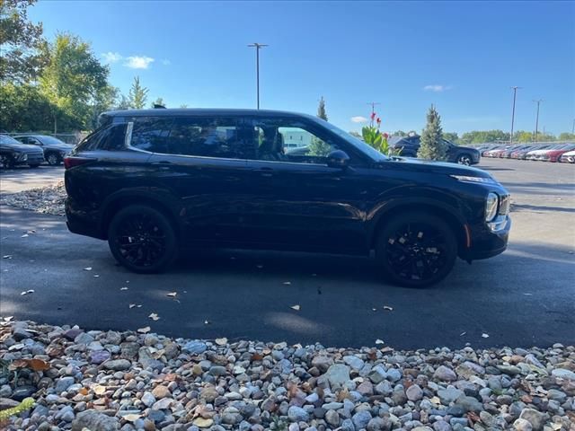 2024 Mitsubishi Outlander SE Black Edition w/Pano Roof