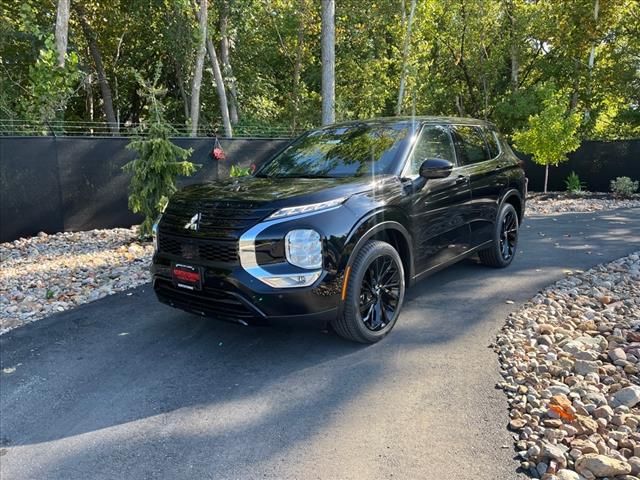 2024 Mitsubishi Outlander SE Black Edition w/Pano Roof