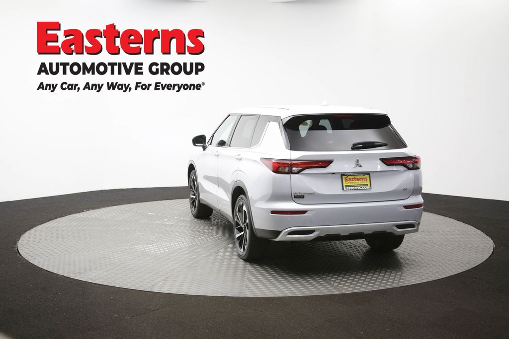 2024 Mitsubishi Outlander 32