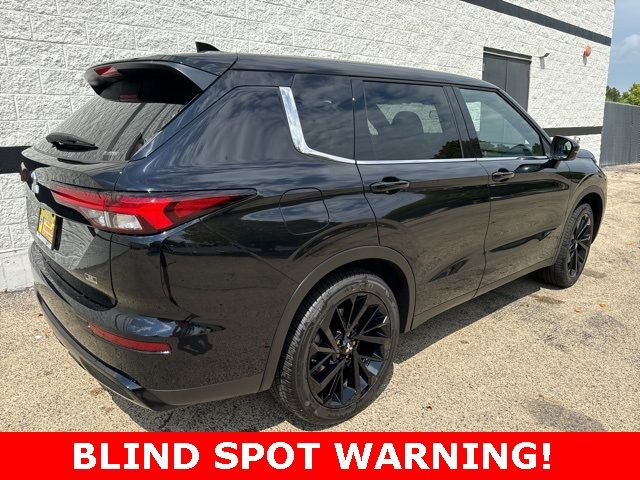 2024 Mitsubishi Outlander SE Black Edition w/Pano Roof