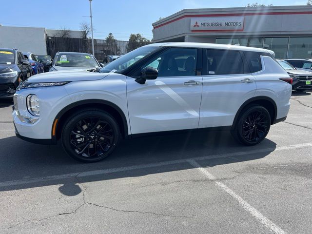 2024 Mitsubishi Outlander SE Black Edition w/Pano Roof