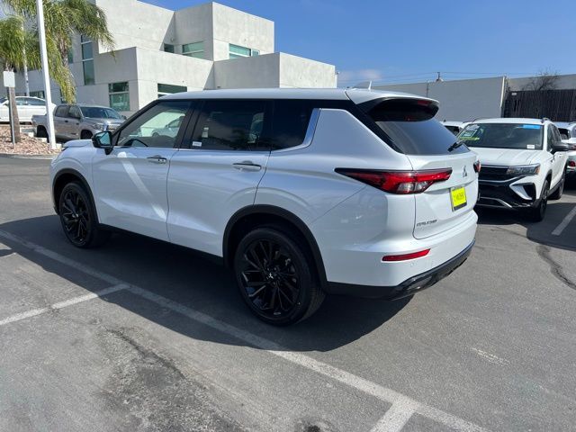 2024 Mitsubishi Outlander SE Black Edition w/Pano Roof