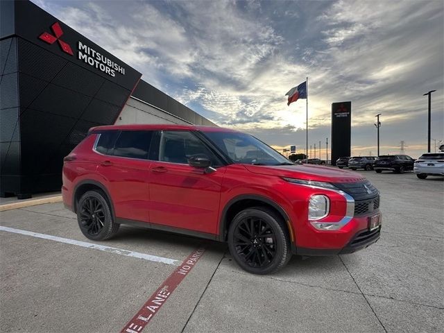 2024 Mitsubishi Outlander SE Black Edition w/Pano Roof