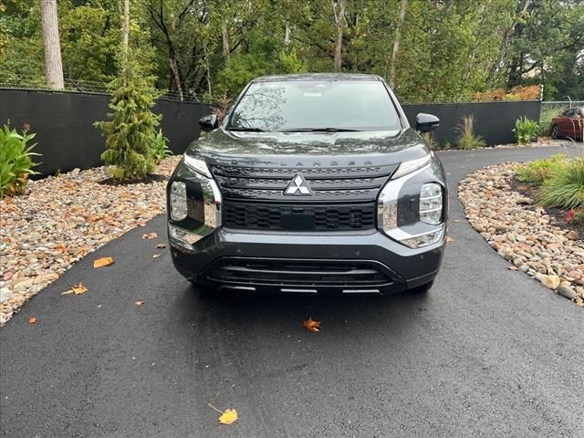 2024 Mitsubishi Outlander SE Black Edition w/Pano Roof