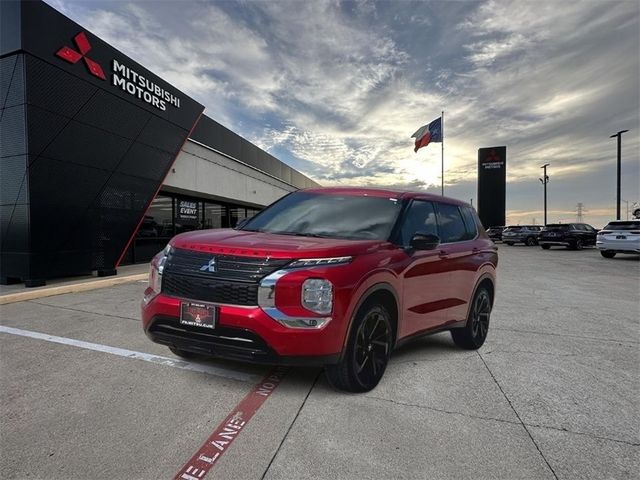 2024 Mitsubishi Outlander SE Black Edition w/Pano Roof