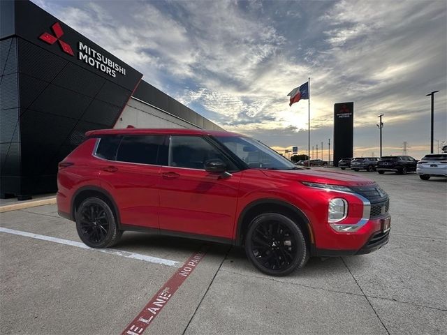 2024 Mitsubishi Outlander SE Black Edition w/Pano Roof