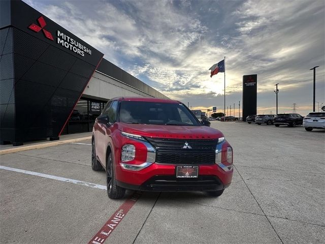 2024 Mitsubishi Outlander SE Black Edition w/Pano Roof