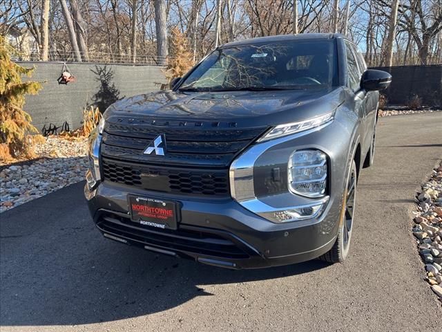 2024 Mitsubishi Outlander SE Black Edition w/Pano Roof