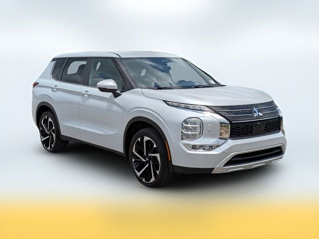 2024 Mitsubishi Outlander SE Black Edition w/Pano Roof