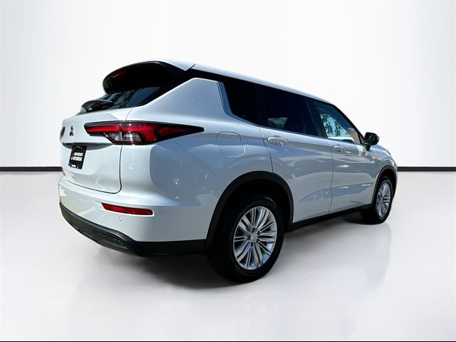 2024 Mitsubishi Outlander ES