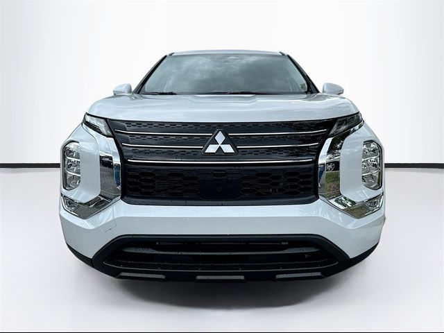 2024 Mitsubishi Outlander ES