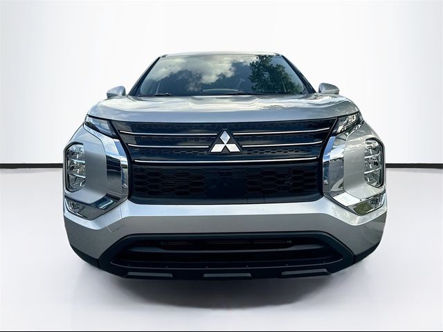 2024 Mitsubishi Outlander ES