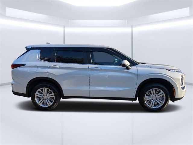 2024 Mitsubishi Outlander ES